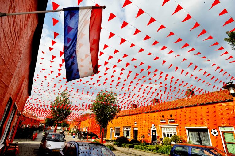 Versierd oranje huis